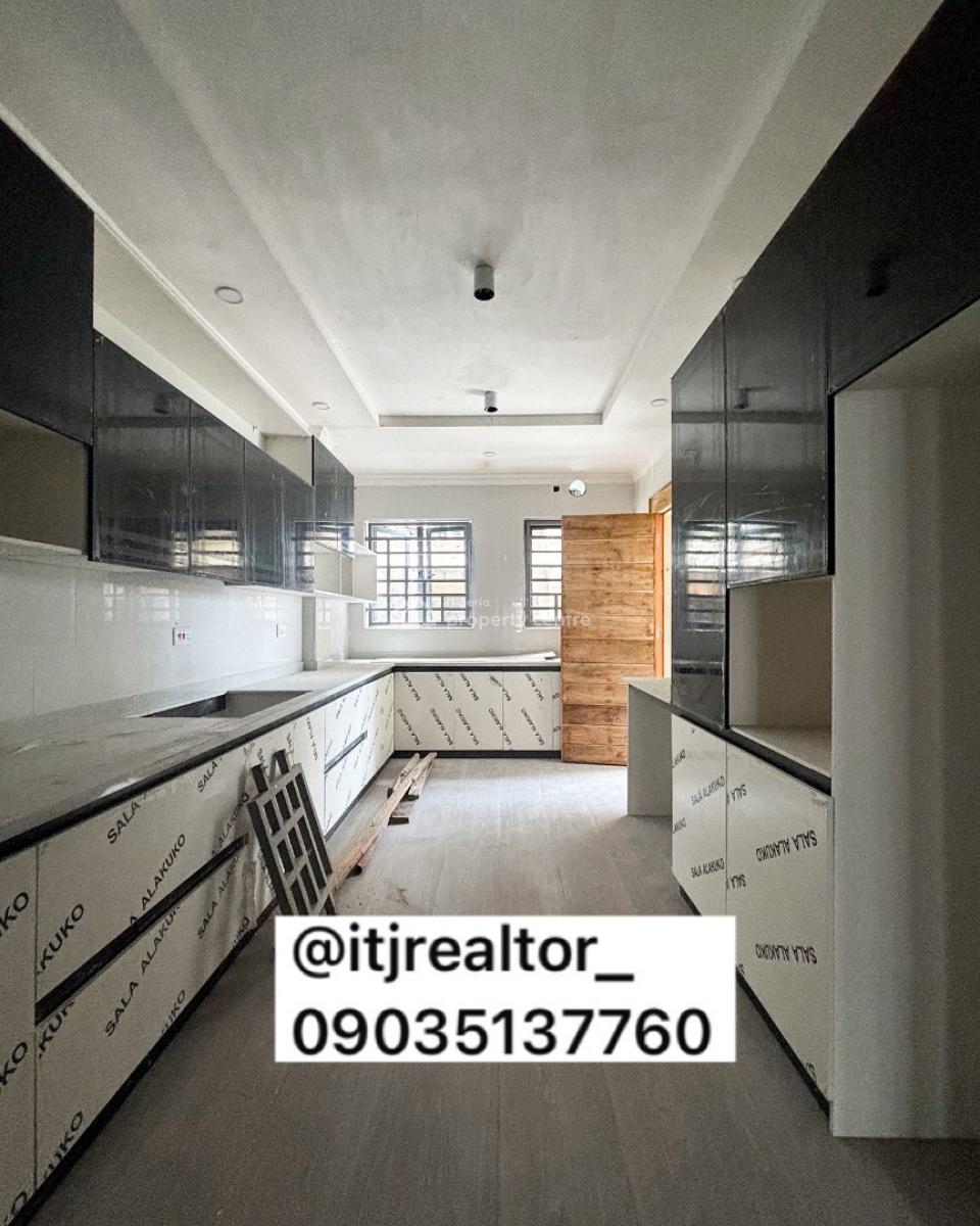 Lovely 4 Bedroom Apartment with Bq, Lekki Phase 1, Lekki Phase 1, Lekki, Lagos, Block of Flats for Sale