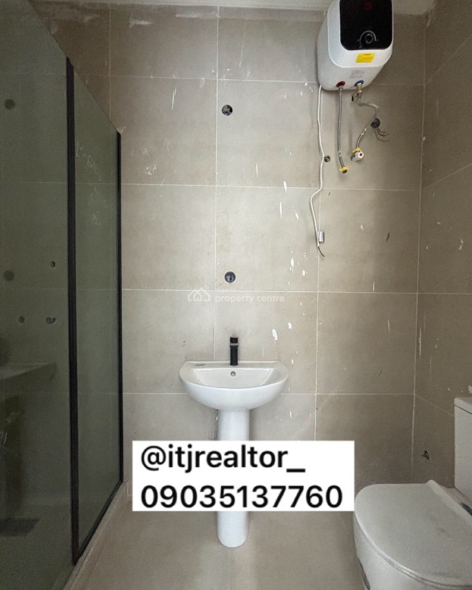 Lovely 4 Bedroom Apartment with Bq, Lekki Phase 1, Lekki Phase 1, Lekki, Lagos, Block of Flats for Sale