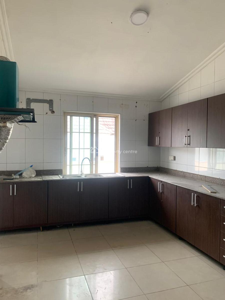 Spacious 5 Bedroom Penthouse Apartment, Off Admiralty Way, Lekki Phase 1, Lekki, Lagos, Flat / Apartment for Rent
