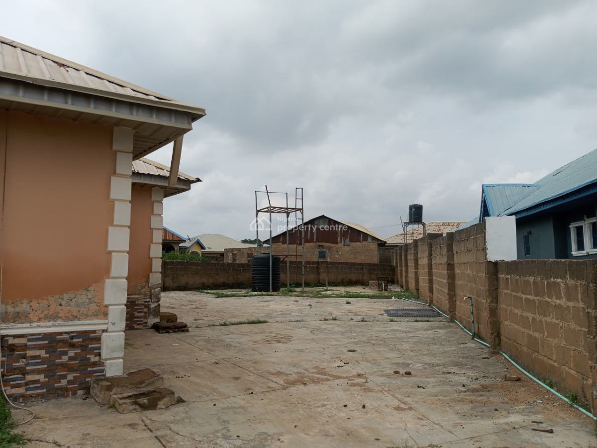 3 Bedroom Bungalow with Sweet Modern Facilities, Abore Estate, Ayegun Oleyo Road,off Akala Express, Ibadan, Oyo, Detached Bungalow for Sale