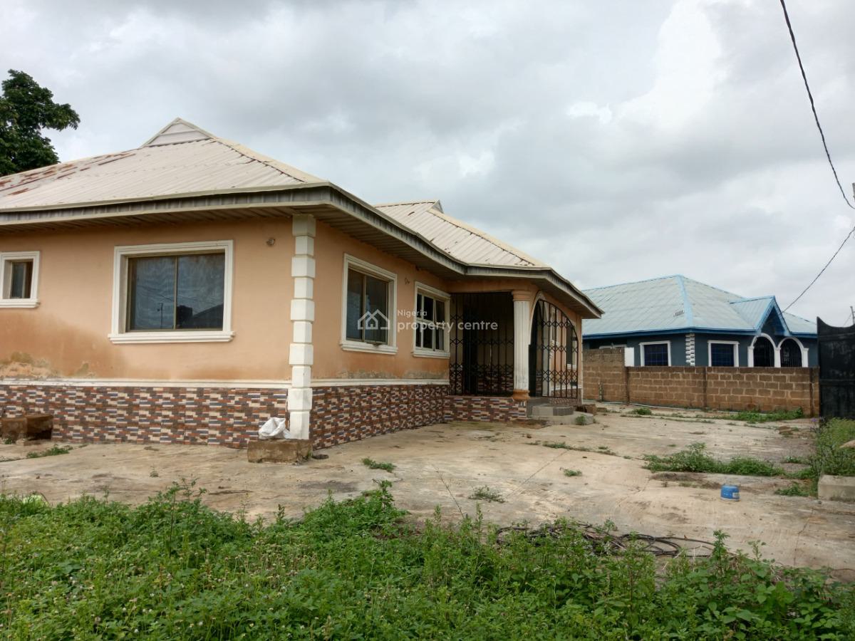 3 Bedroom Bungalow with Sweet Modern Facilities, Abore Estate, Ayegun Oleyo Road,off Akala Express, Ibadan, Oyo, Detached Bungalow for Sale