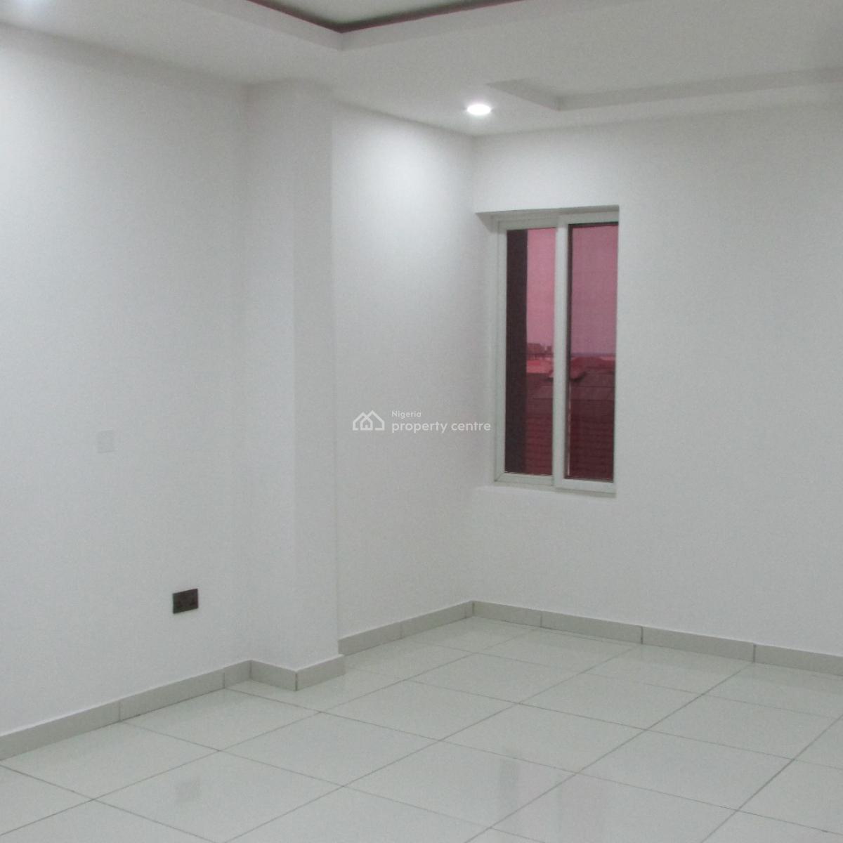 Fantastic 3bedroom Flat Upstairs, Chisco, Ikate, Lekki, Lagos, Flat / Apartment for Rent