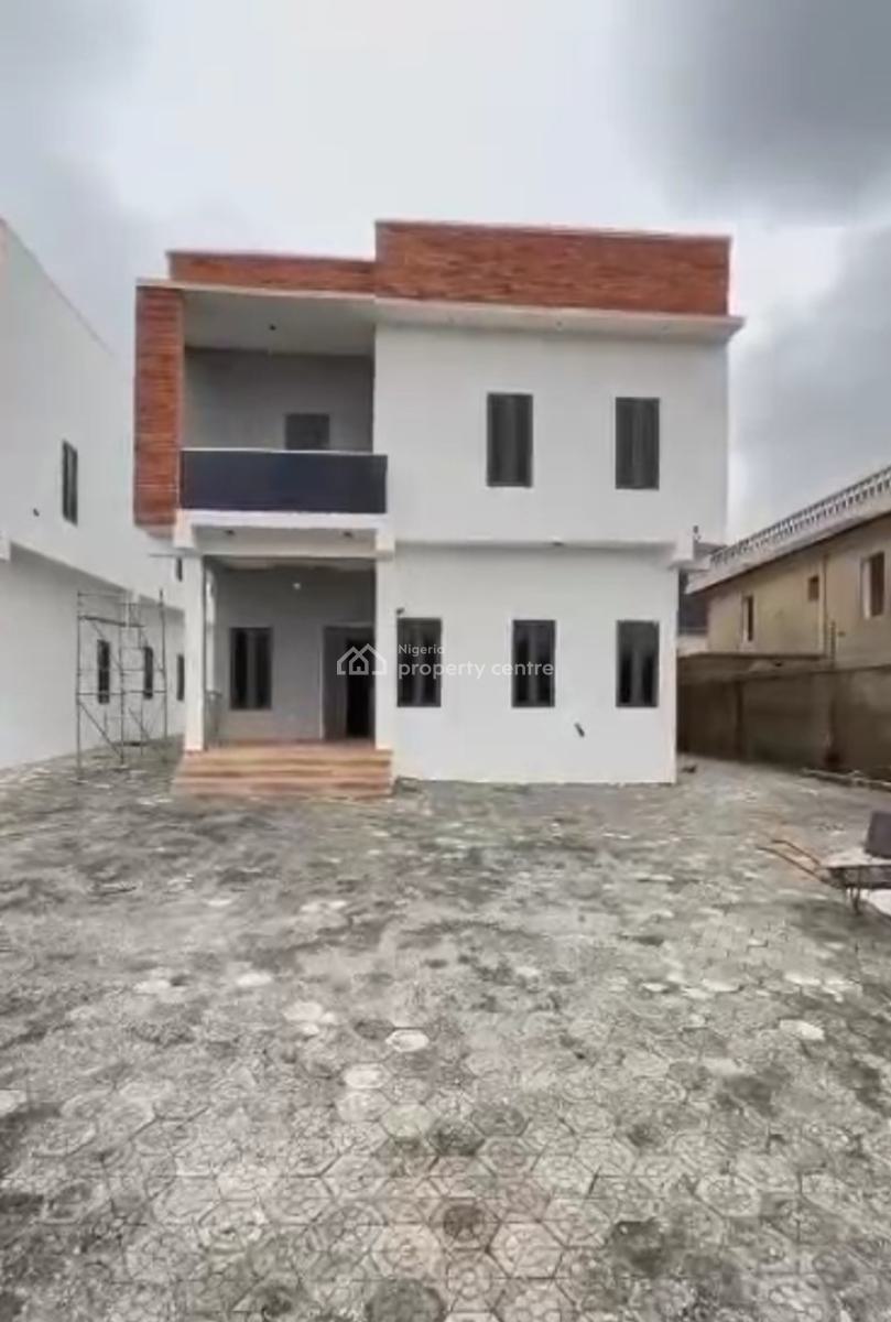 4 Bedrooms Detached Duplex with 2 Living Rooms and 1 Room Bq in Guzape, Guzape District, Abuja, Detached Duplex for Sale