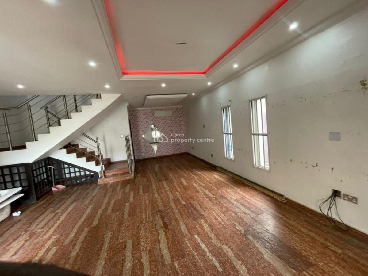 Distress Deal! Exquisite 4 Bedroom Terrace Duple  with Bq, Osapa, Lekki, Lagos, Terraced Duplex for Sale
