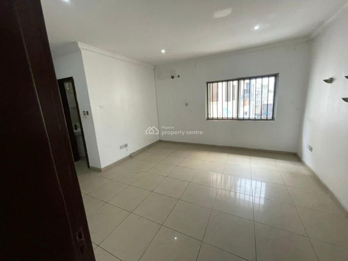 Distress Deal! Exquisite 4 Bedroom Terrace Duple  with Bq, Osapa, Lekki, Lagos, Terraced Duplex for Sale