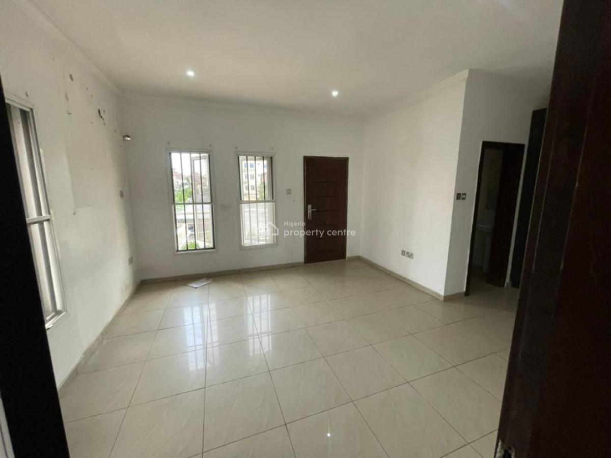 Distress Deal! Exquisite 4 Bedroom Terrace Duple  with Bq, Osapa, Lekki, Lagos, Terraced Duplex for Sale