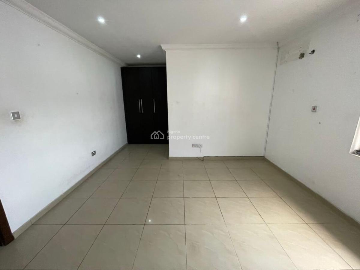 Distress Deal! Exquisite 4 Bedroom Terrace Duple  with Bq, Osapa, Lekki, Lagos, Terraced Duplex for Sale