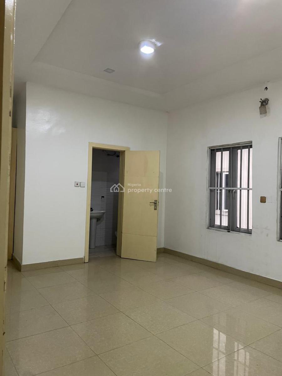 Well Maintained 4 Bedrooms Semi Detached with a Bq, Along Chevron Drive, Lekki, Lagos, Semi-detached Duplex for Rent