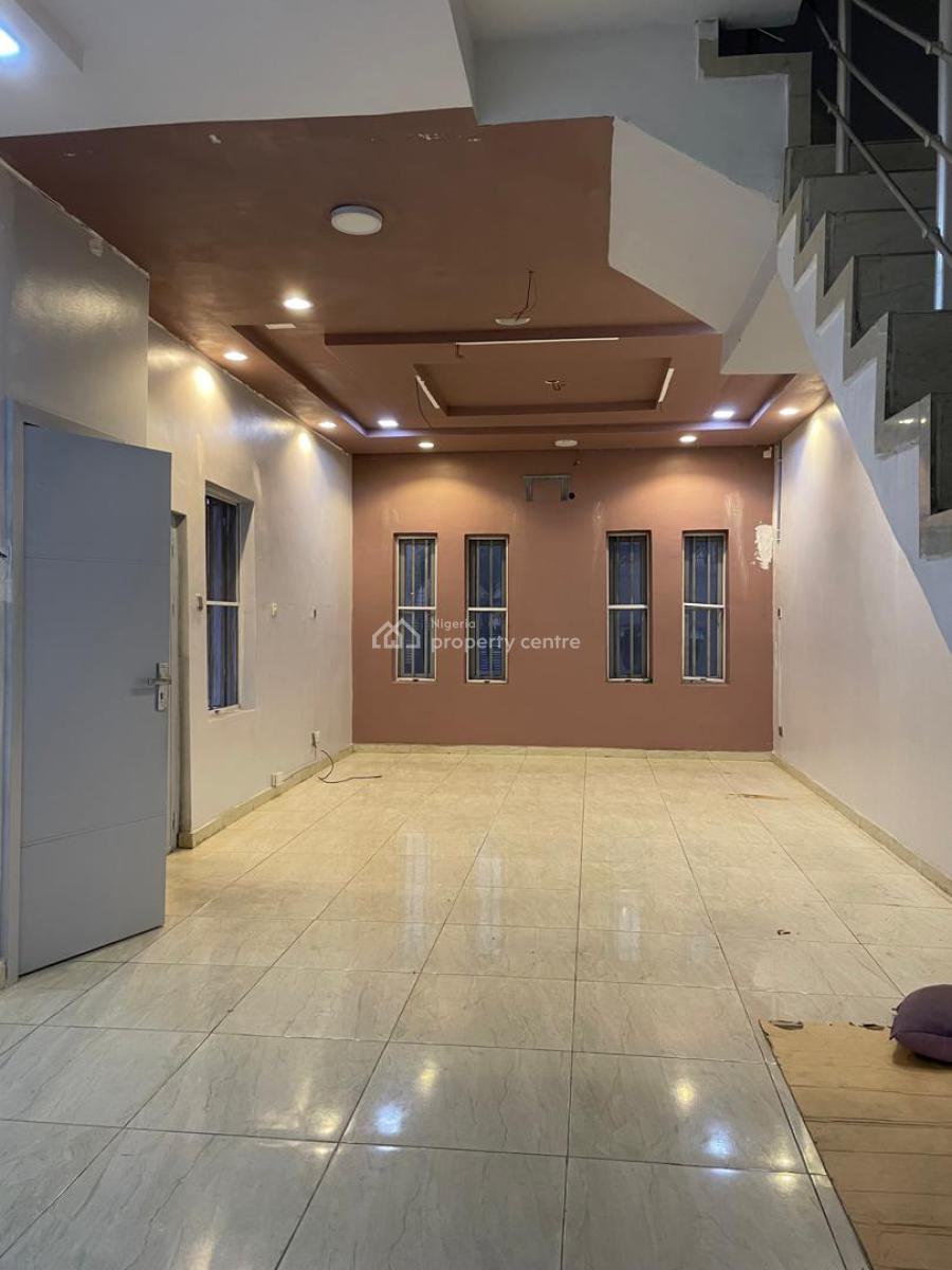 Well Maintained 4 Bedrooms Semi Detached with a Bq, Along Chevron Drive, Lekki, Lagos, Semi-detached Duplex for Rent