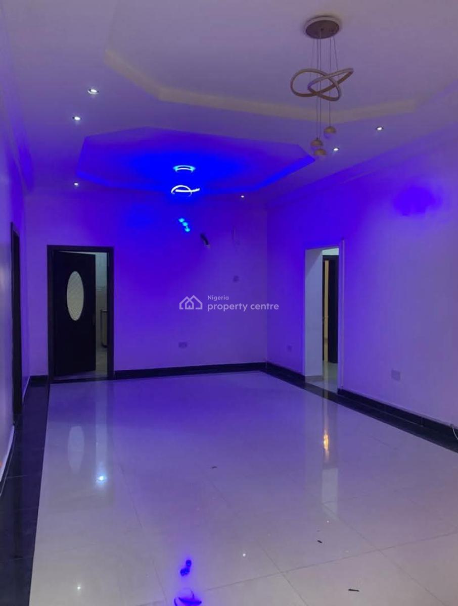 Well Maintained Ensuit 2 Bedroom Apartment Ground Floor ( 4 Unit Flat), Off Freedom Way, Lekki Phase 1, Lekki, Lagos, Flat / Apartment for Rent
