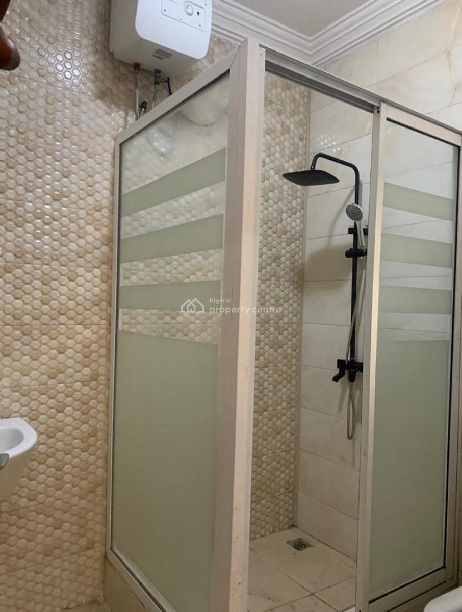 Well Maintained Ensuit 2 Bedroom Apartment Ground Floor ( 4 Unit Flat), Off Freedom Way, Lekki Phase 1, Lekki, Lagos, Flat / Apartment for Rent