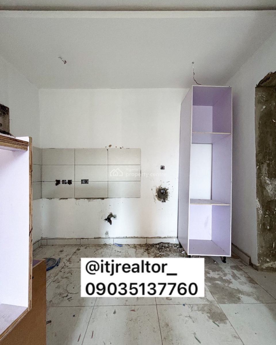 Lovely 2 Bedroom Apartment with Bq, Lekki Phase 1, Lekki Phase 1, Lekki, Lagos, Block of Flats for Sale