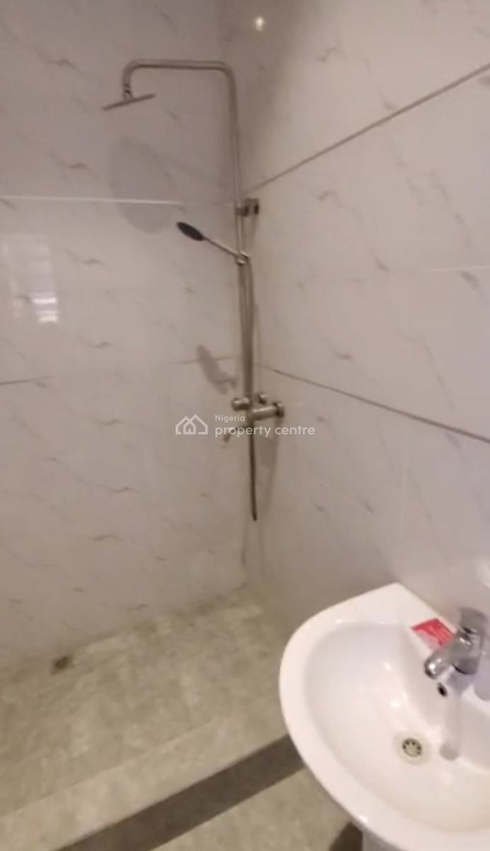 Spacious Master Room upstairs, Jakande, Ologolo, Lekki, Lagos, Self Contain (single Rooms) for Rent