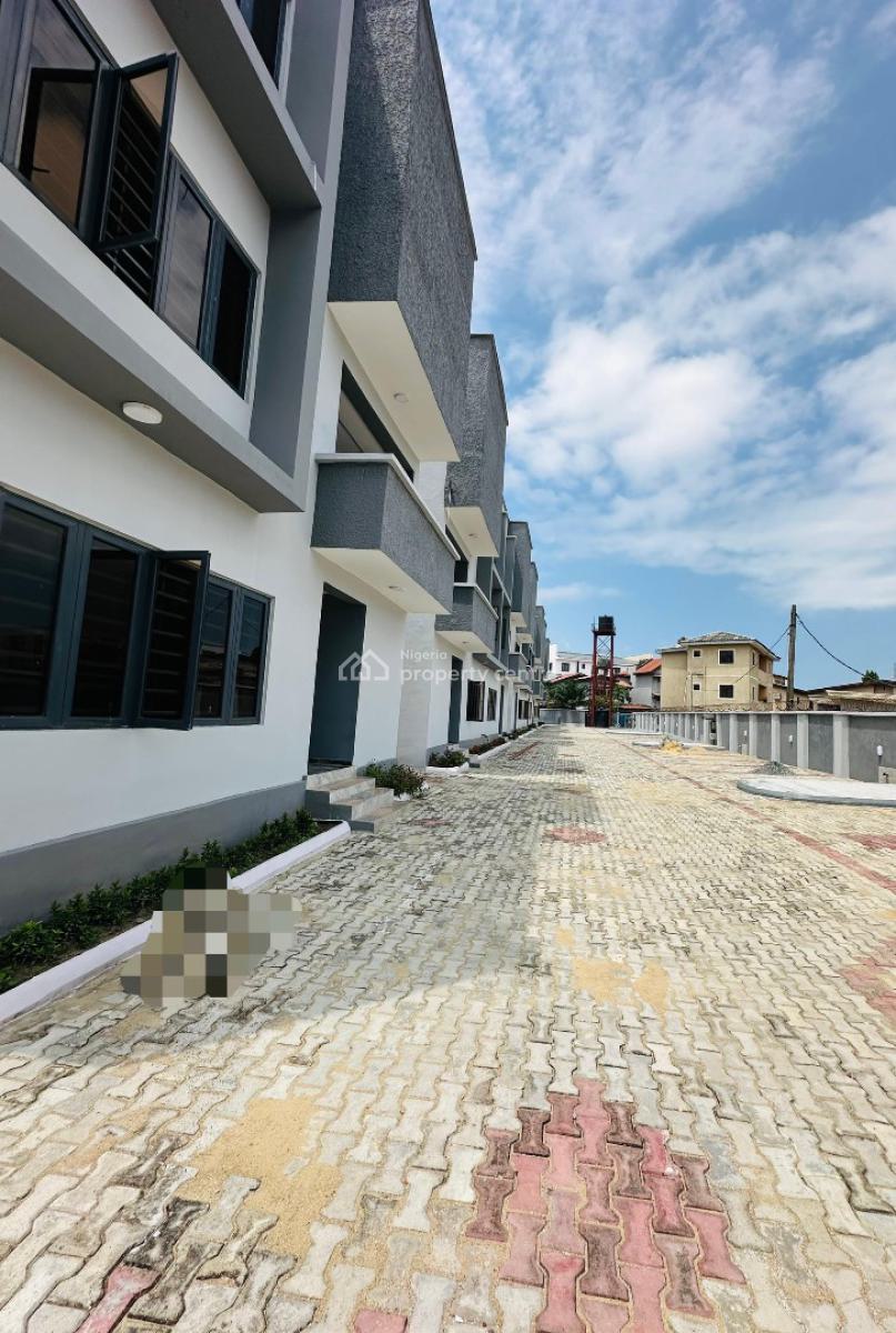 an Alluring 4 Bedroom Terraced  Duplex with Bq, Ologolo, Ologolo, Lekki, Lagos, Terraced Duplex for Sale