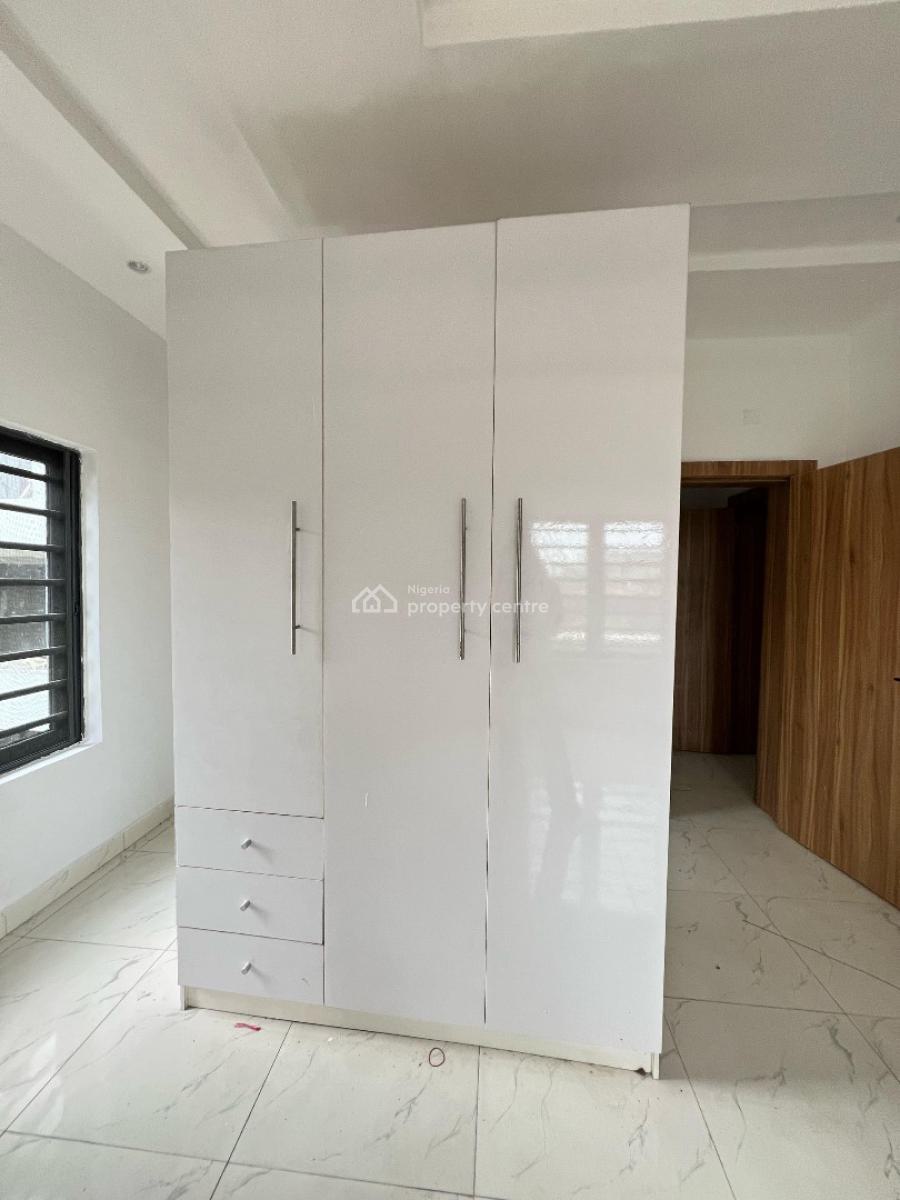 Contemporary 2 Bedroom in Lekki Phase 1 Suitable for Investment, Lekki Phase 1, Lekki, Lagos, Block of Flats for Sale