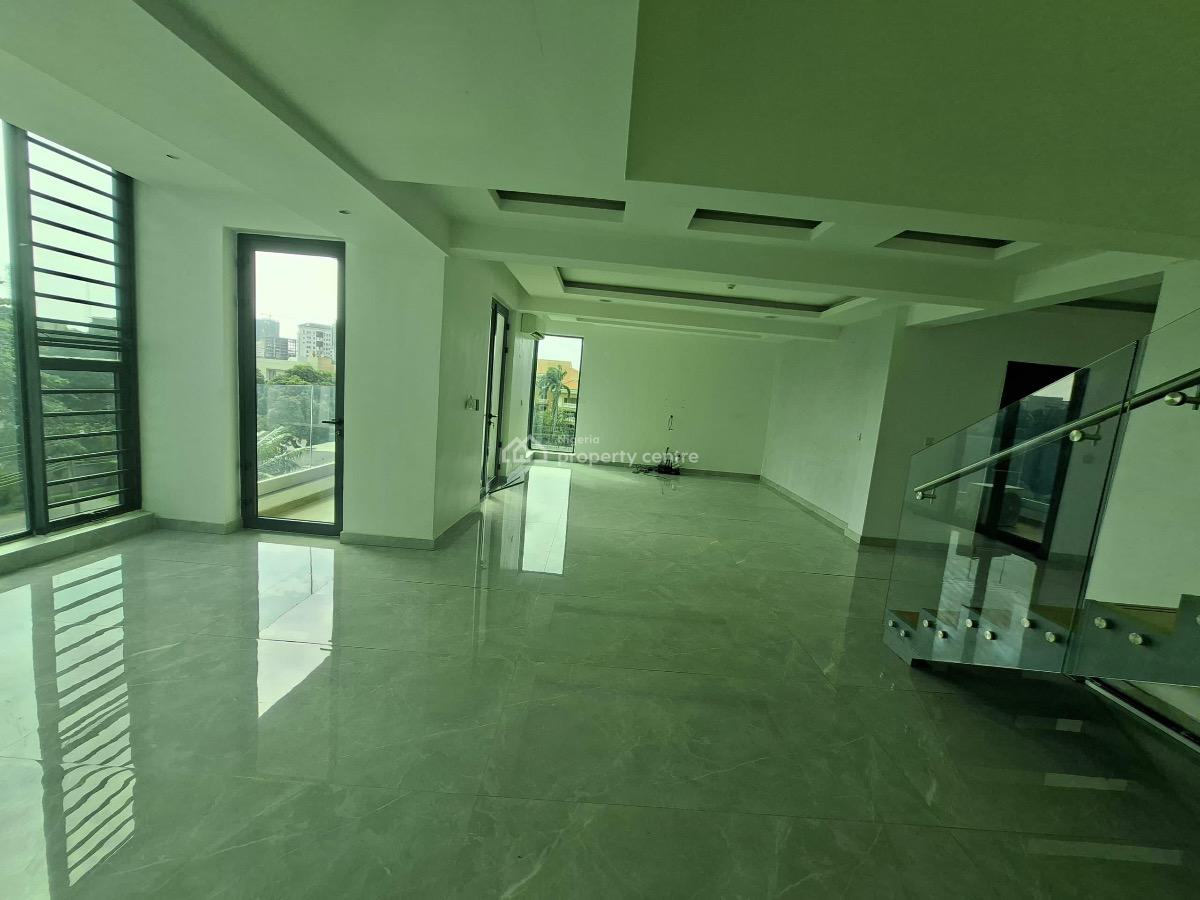 Elegant Unfurnished 4-bedroom Maisonette on Penthouse Floor with 2 Bqs, Old Ikoyi, Ikoyi, Lagos, Terraced Duplex for Rent