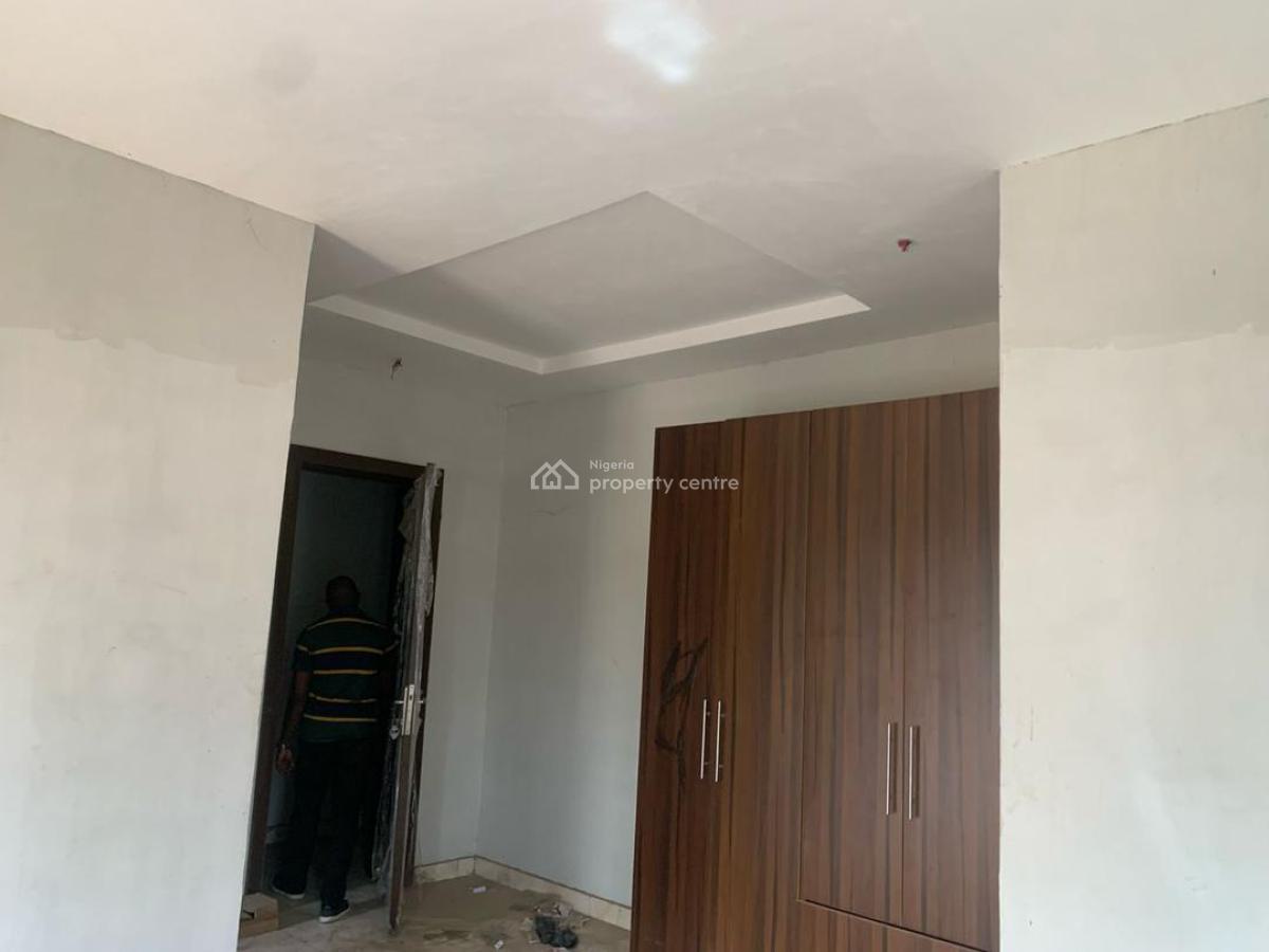 3  Bedroom for with All Necessary Amenities, Yabatech Staff Quarters, Jibowu, Yaba, Lagos, Flat / Apartment for Sale