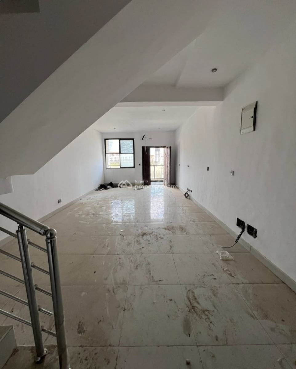 Newly Built and Serviced with 24-hours Power Supply 2 Bedroom En-suite, Lekki Phase 1, Lekki, Lagos, Flat / Apartment for Rent