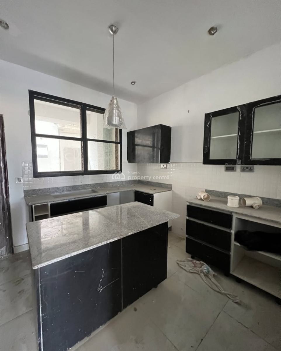 Newly Built and Serviced with 24-hours Power Supply 2 Bedroom En-suite, Lekki Phase 1, Lekki, Lagos, Flat / Apartment for Rent