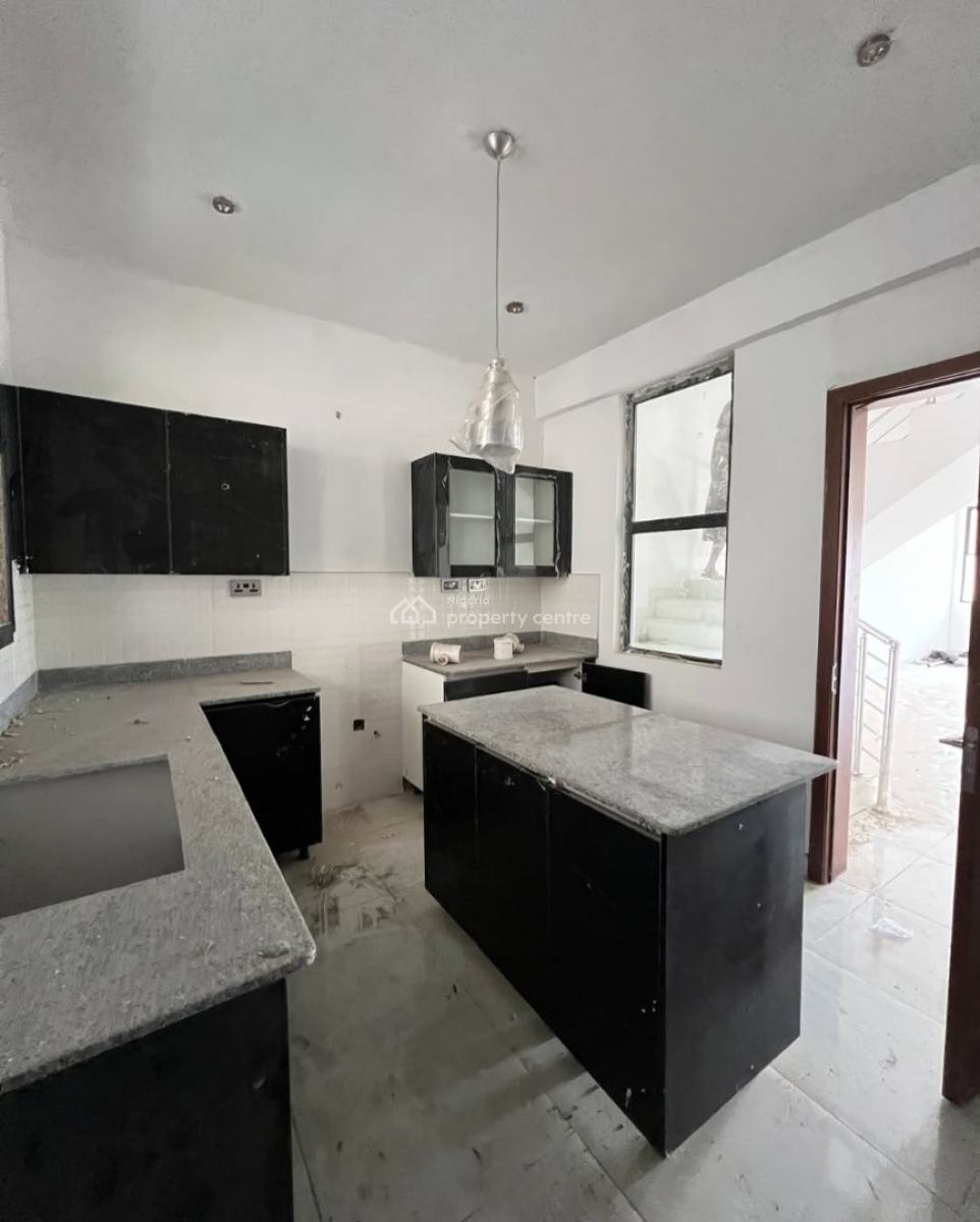 Newly Built and Serviced with 24-hours Power Supply 2 Bedroom En-suite, Lekki Phase 1, Lekki, Lagos, Flat / Apartment for Rent