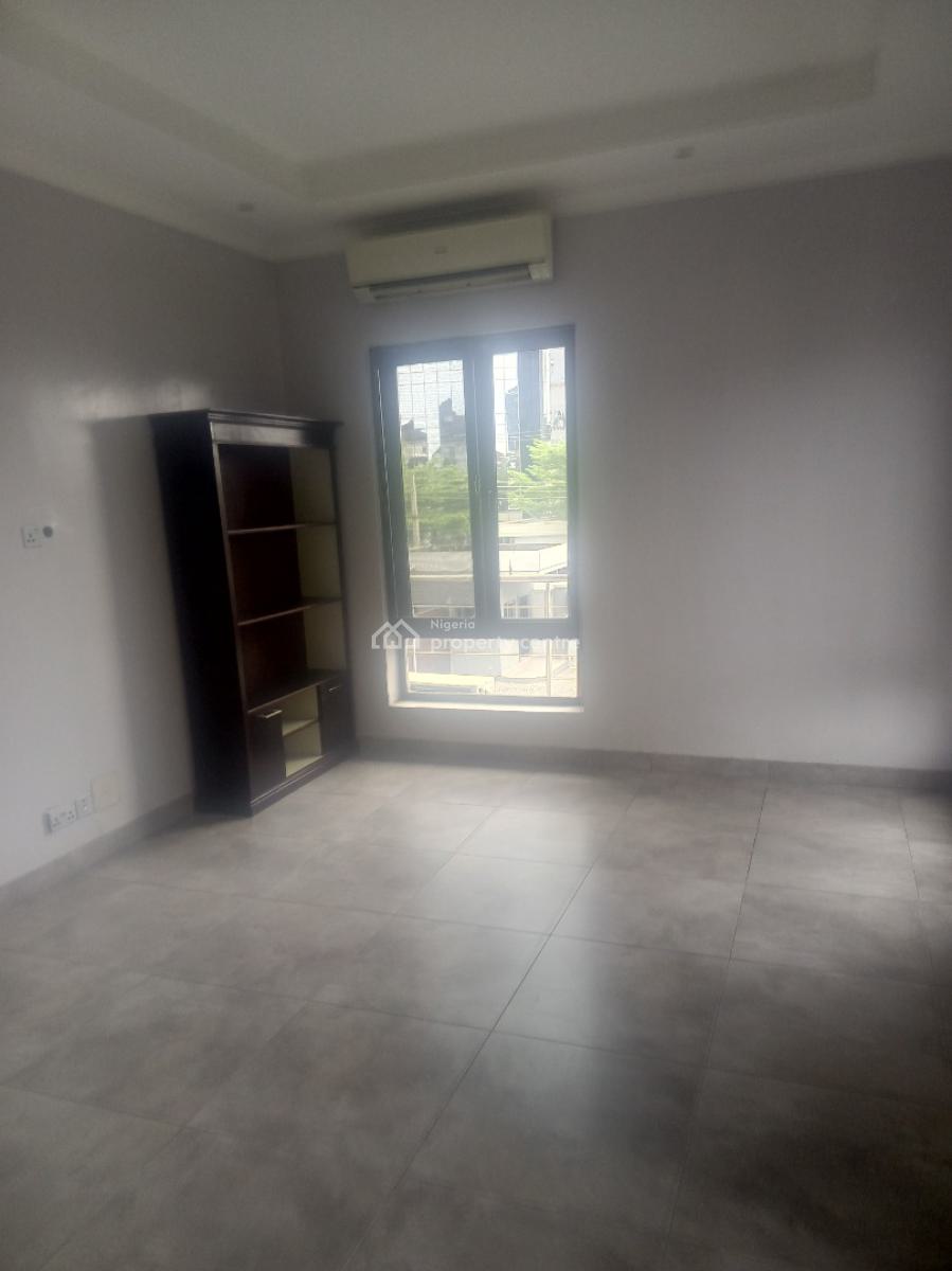 2 Bedroom Apartment, Off Palace Road, Oniru, Victoria Island (vi), Lagos, Flat / Apartment for Rent