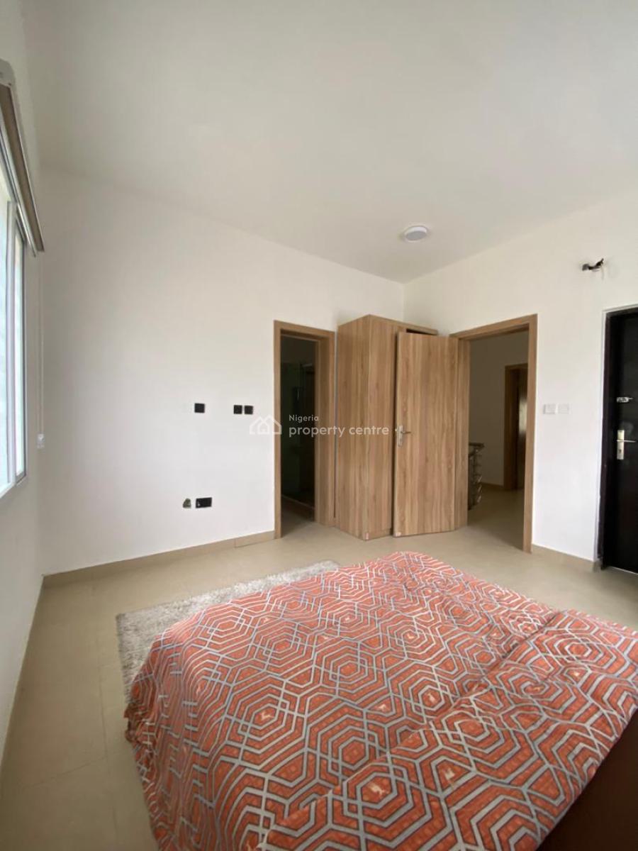 2 Bedroom Located in a Very Secured Environment, Lekki Scheme 2, Abraham Adesanya, Lekki Phase 2, Lekki, Lagos, Flat / Apartment for Rent
