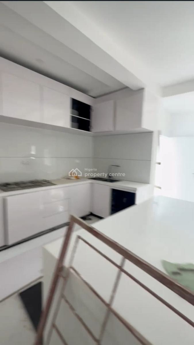 Distress Serviced 2 Bed Flat with Swimming Pool in Lekki 1, Off Admiralty Way Lekki Phase 1, Lekki Phase 1, Lekki, Lagos, Flat / Apartment for Sale