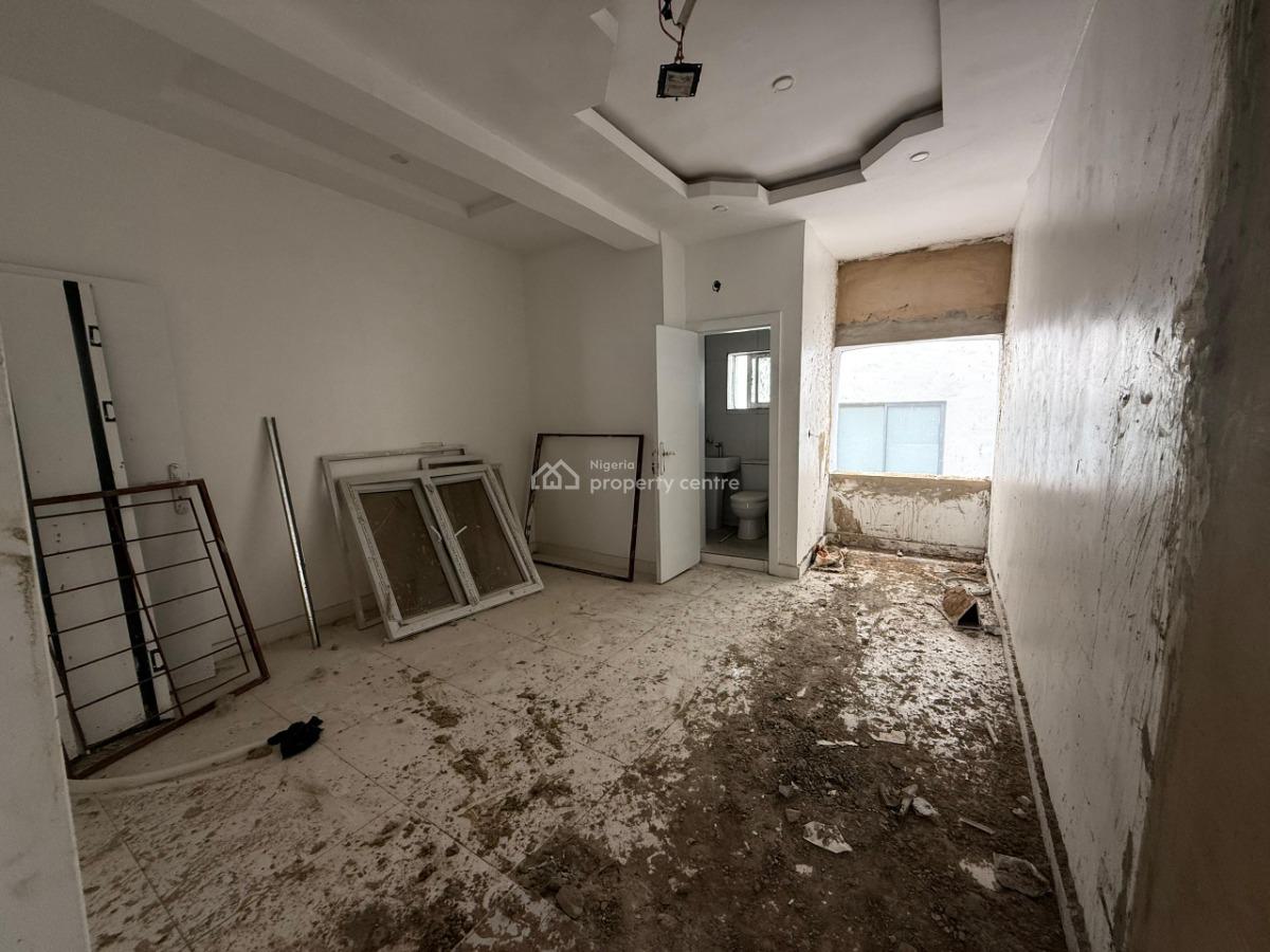 Distress Serviced 2 Bed Flat with Swimming Pool in Lekki 1, Off Admiralty Way Lekki Phase 1, Lekki Phase 1, Lekki, Lagos, Flat / Apartment for Sale