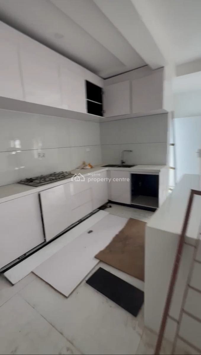 Distress Serviced 2 Bed Flat with Swimming Pool in Lekki 1, Off Admiralty Way Lekki Phase 1, Lekki Phase 1, Lekki, Lagos, Flat / Apartment for Sale