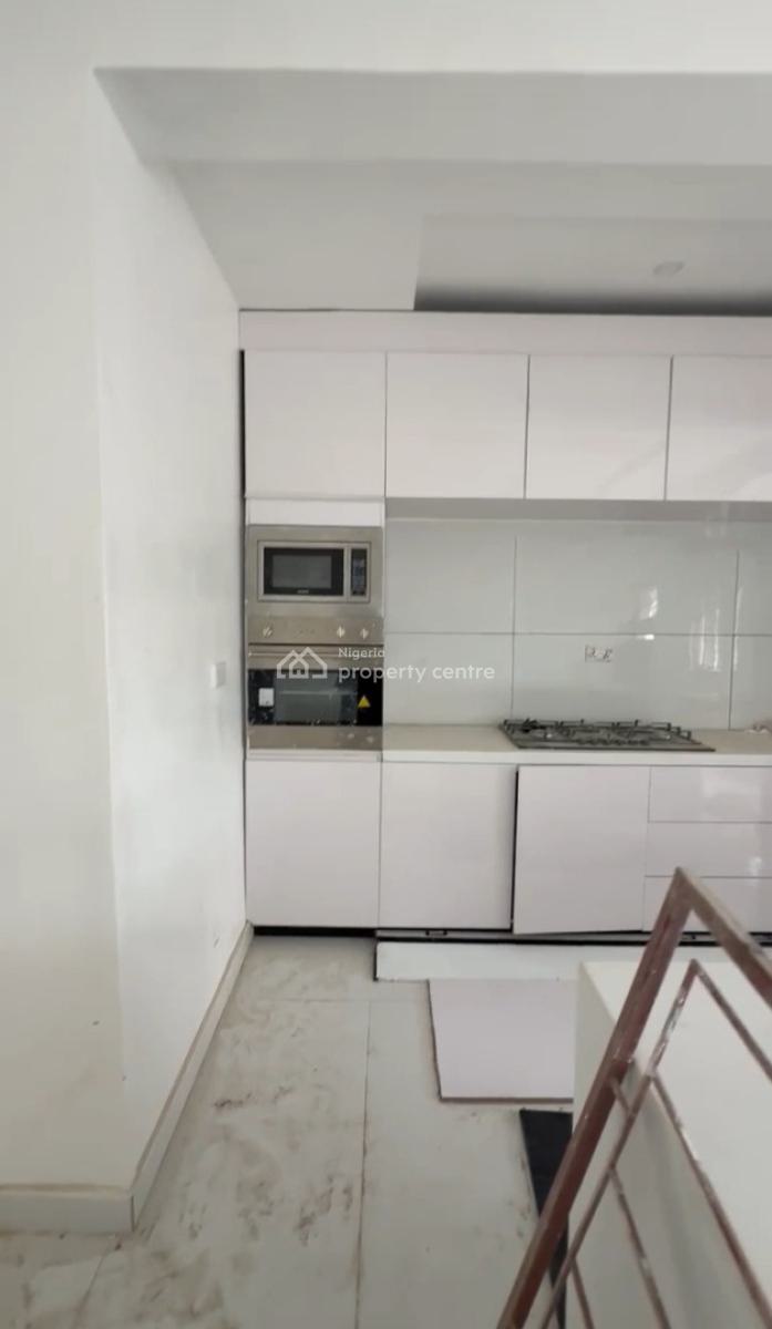 Distress Serviced 2 Bed Flat with Swimming Pool in Lekki 1, Off Admiralty Way Lekki Phase 1, Lekki Phase 1, Lekki, Lagos, Flat / Apartment for Sale