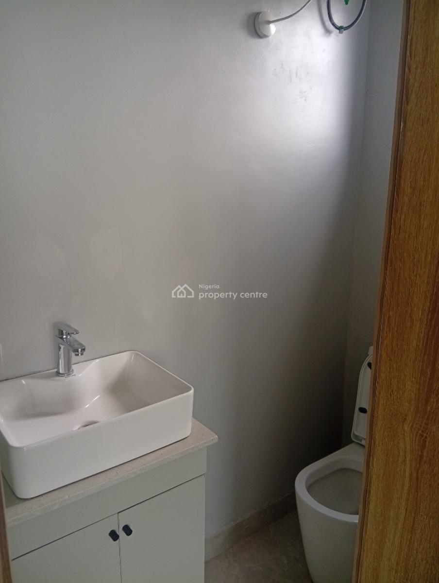 Distress Serviced 2 Bed Flat with Swimming Pool in Lekki 1, Off Admiralty Way Lekki Phase 1, Lekki Phase 1, Lekki, Lagos, Flat / Apartment for Sale