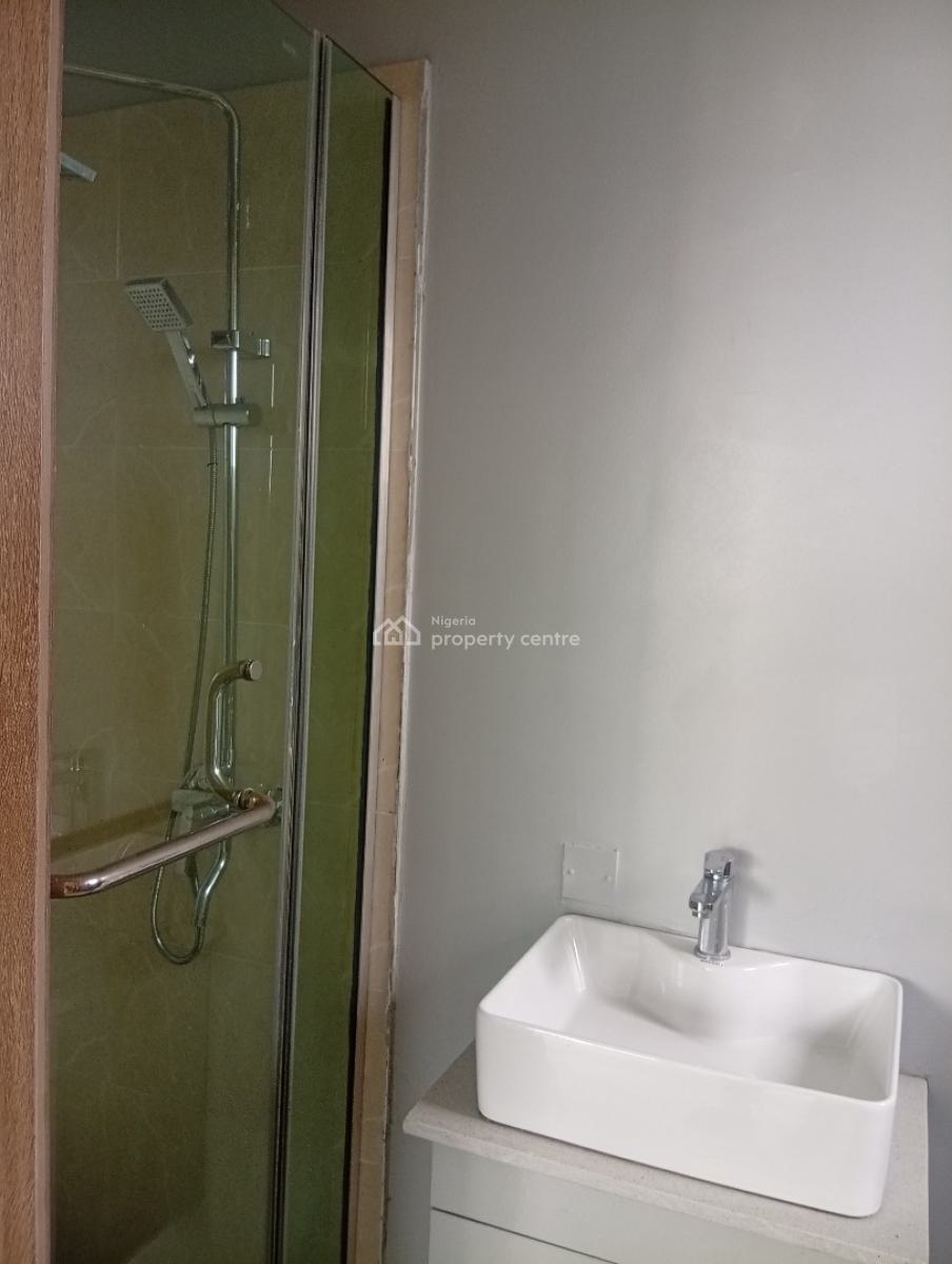 Distress Serviced 2 Bed Flat with Swimming Pool in Lekki 1, Off Admiralty Way Lekki Phase 1, Lekki Phase 1, Lekki, Lagos, Flat / Apartment for Sale