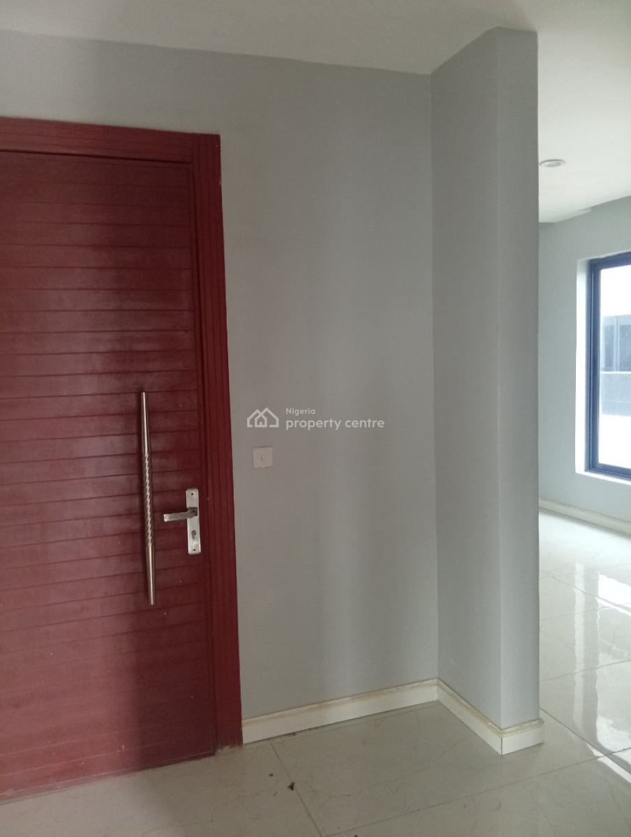Distress Serviced 2 Bed Flat with Swimming Pool in Lekki 1, Off Admiralty Way Lekki Phase 1, Lekki Phase 1, Lekki, Lagos, Flat / Apartment for Sale