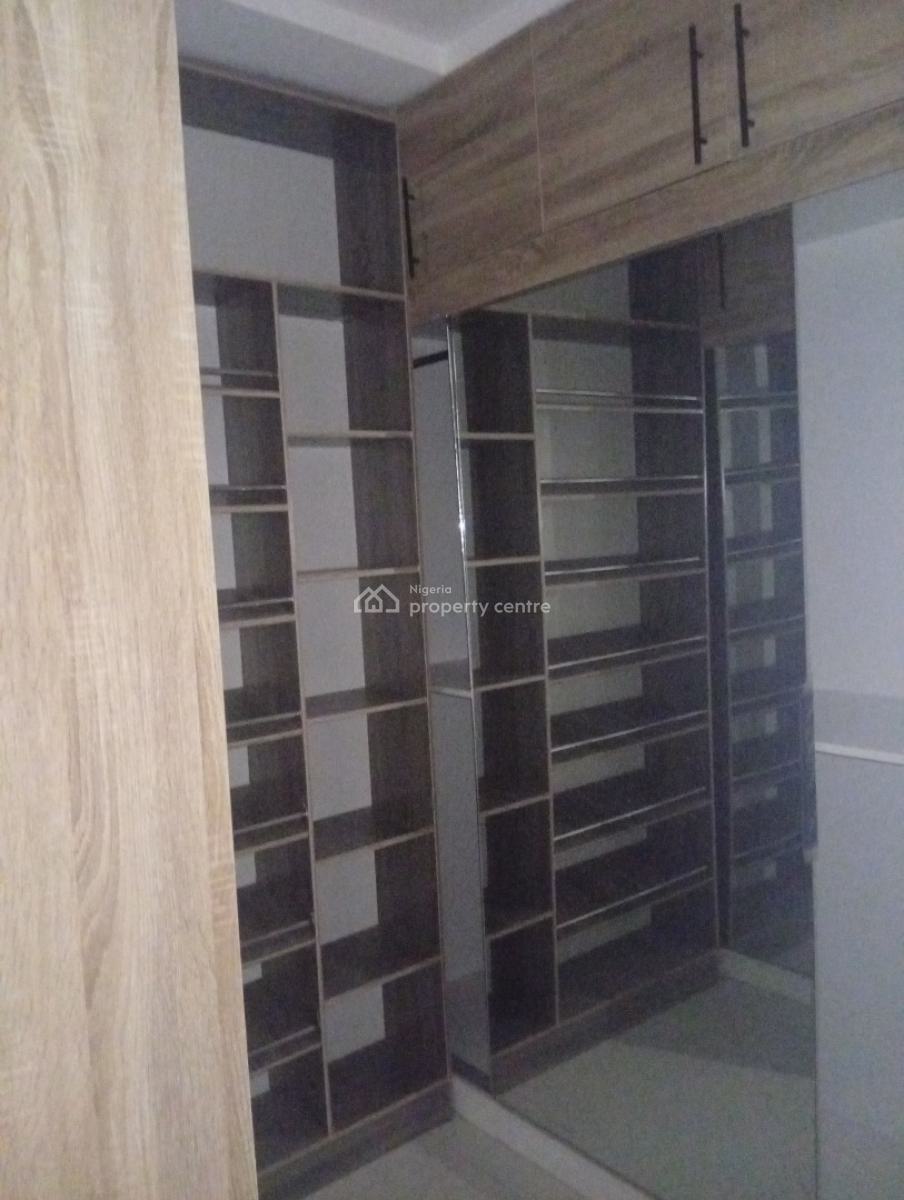 Distress Serviced 2 Bed Flat with Swimming Pool in Lekki 1, Off Admiralty Way Lekki Phase 1, Lekki Phase 1, Lekki, Lagos, Flat / Apartment for Sale