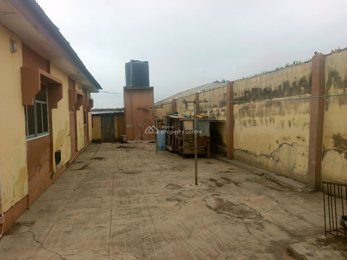 Block of Flat, Iyana-church, Ibadan., Ibadan, Oyo, Flat / Apartment for Sale