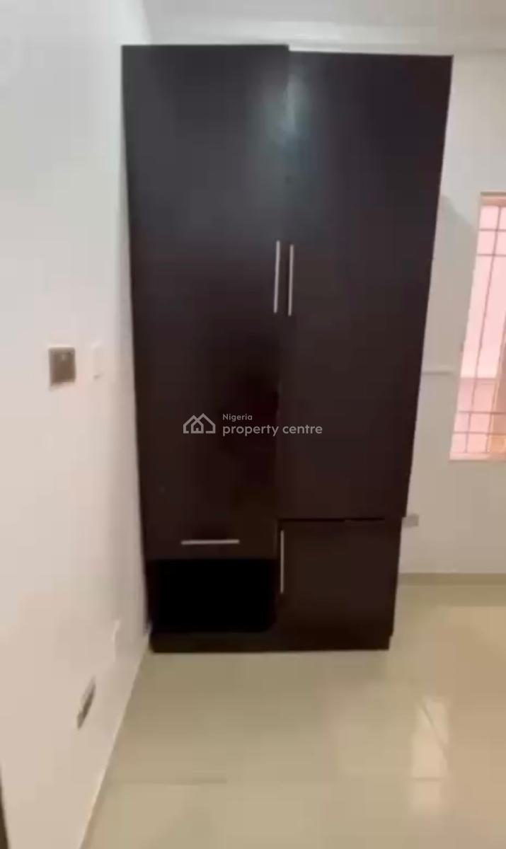 a Standard, Clean, Massive 2 Bedroom Flat, Ikate Elegushi, Lekki, Lagos, Flat / Apartment for Rent