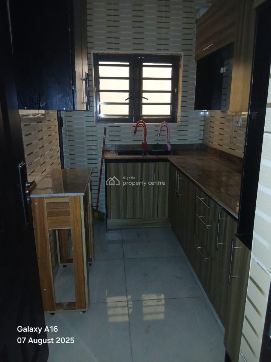 Lovely 2 Bedroom Flat, Herbert Marcauley Way, Yaba, Lagos, Flat / Apartment for Rent