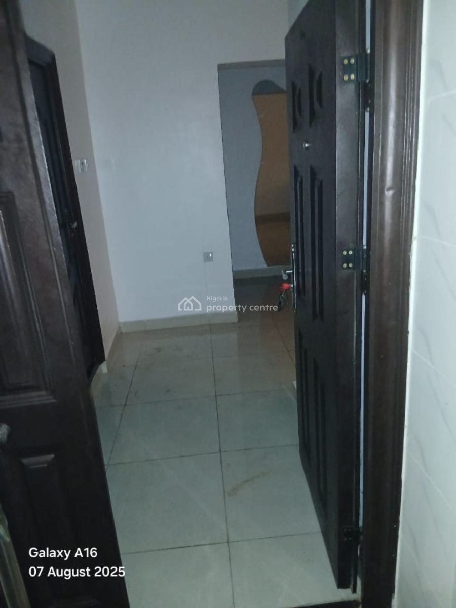 Lovely 2 Bedroom Flat, Herbert Marcauley Way, Yaba, Lagos, Flat / Apartment for Rent