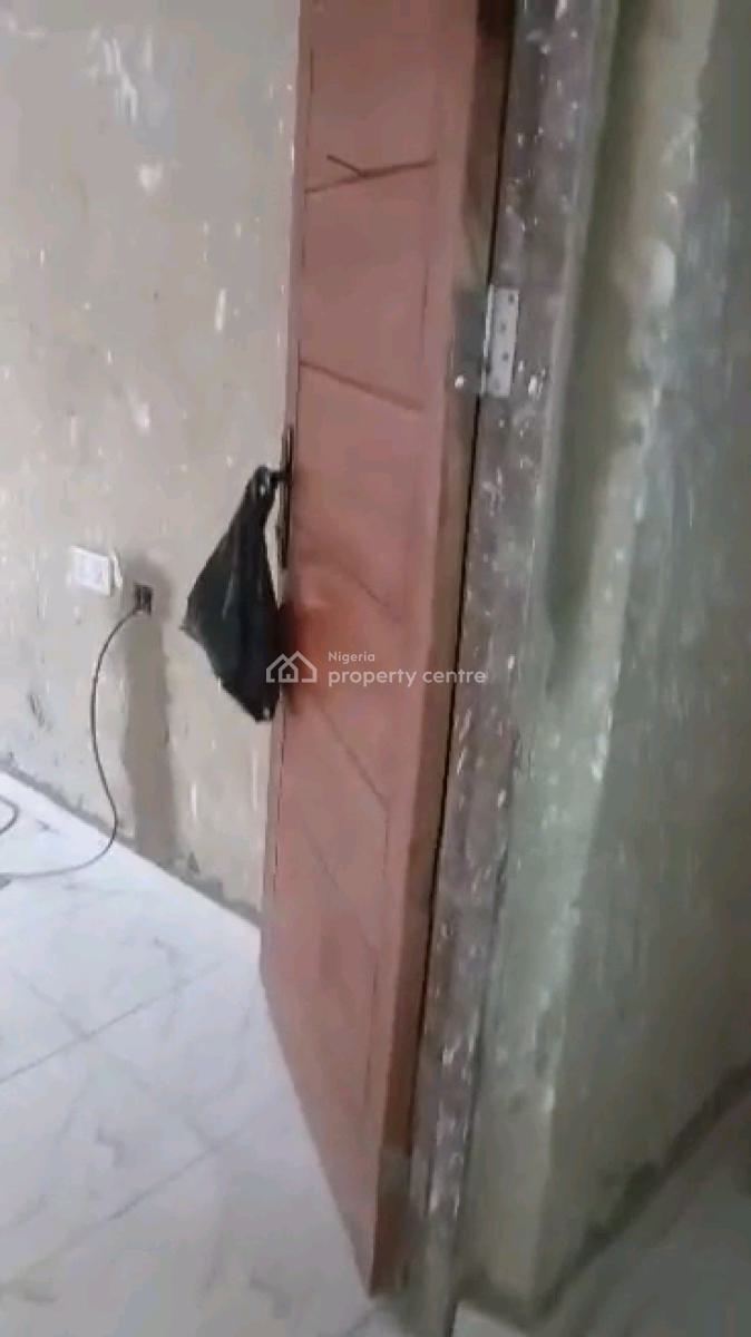 Two Bedroom Flat, Alagomeji, Yaba, Lagos, Flat / Apartment for Rent