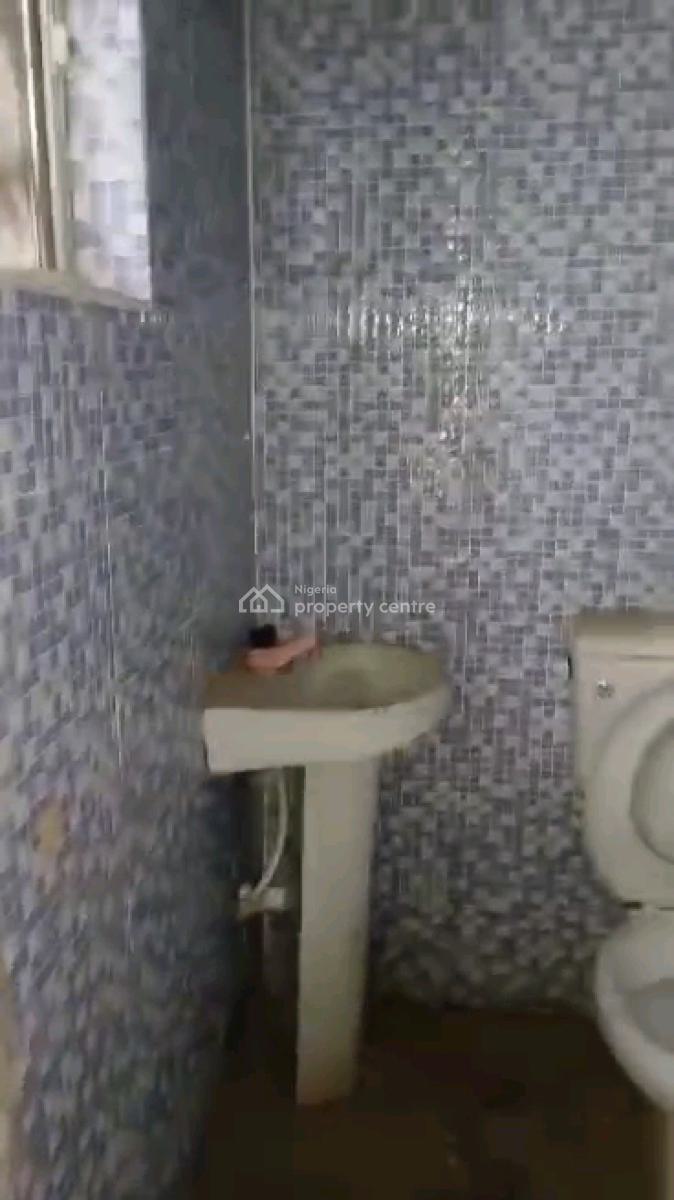Two Bedroom Flat, Alagomeji, Yaba, Lagos, Flat / Apartment for Rent