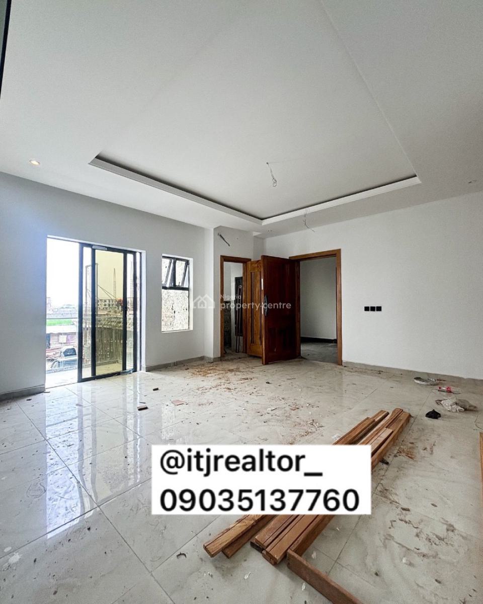 Lovely 2 Bedroom Maisonette with Bq, Lekki Phase 1, Lekki, Lagos, Block of Flats for Sale