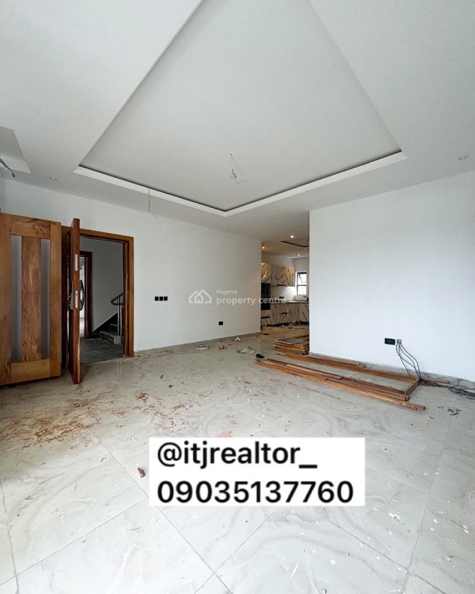 Lovely 2 Bedroom Maisonette with Bq, Lekki Phase 1, Lekki, Lagos, Block of Flats for Sale