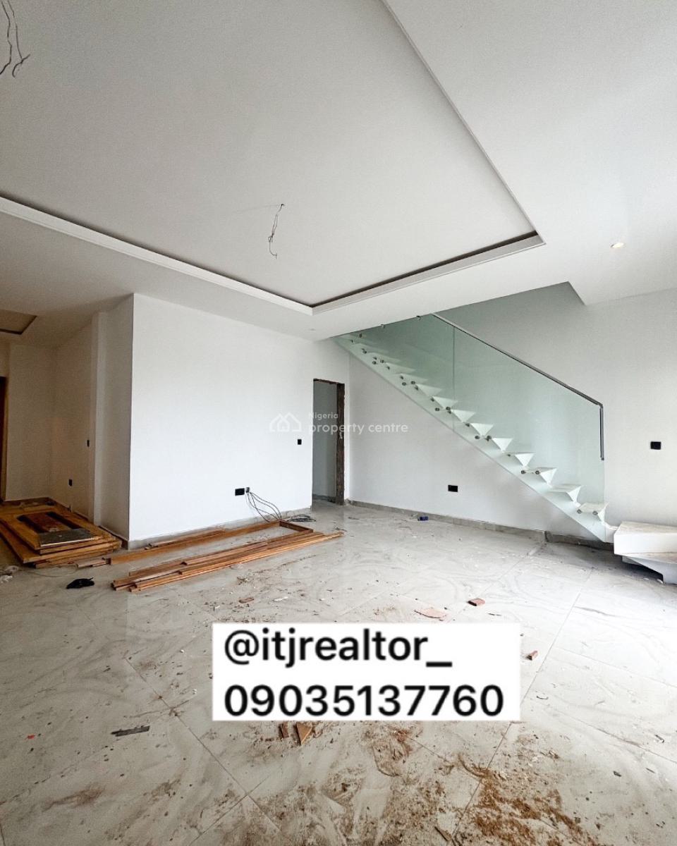 Lovely 2 Bedroom Maisonette with Bq, Lekki Phase 1, Lekki, Lagos, Block of Flats for Sale