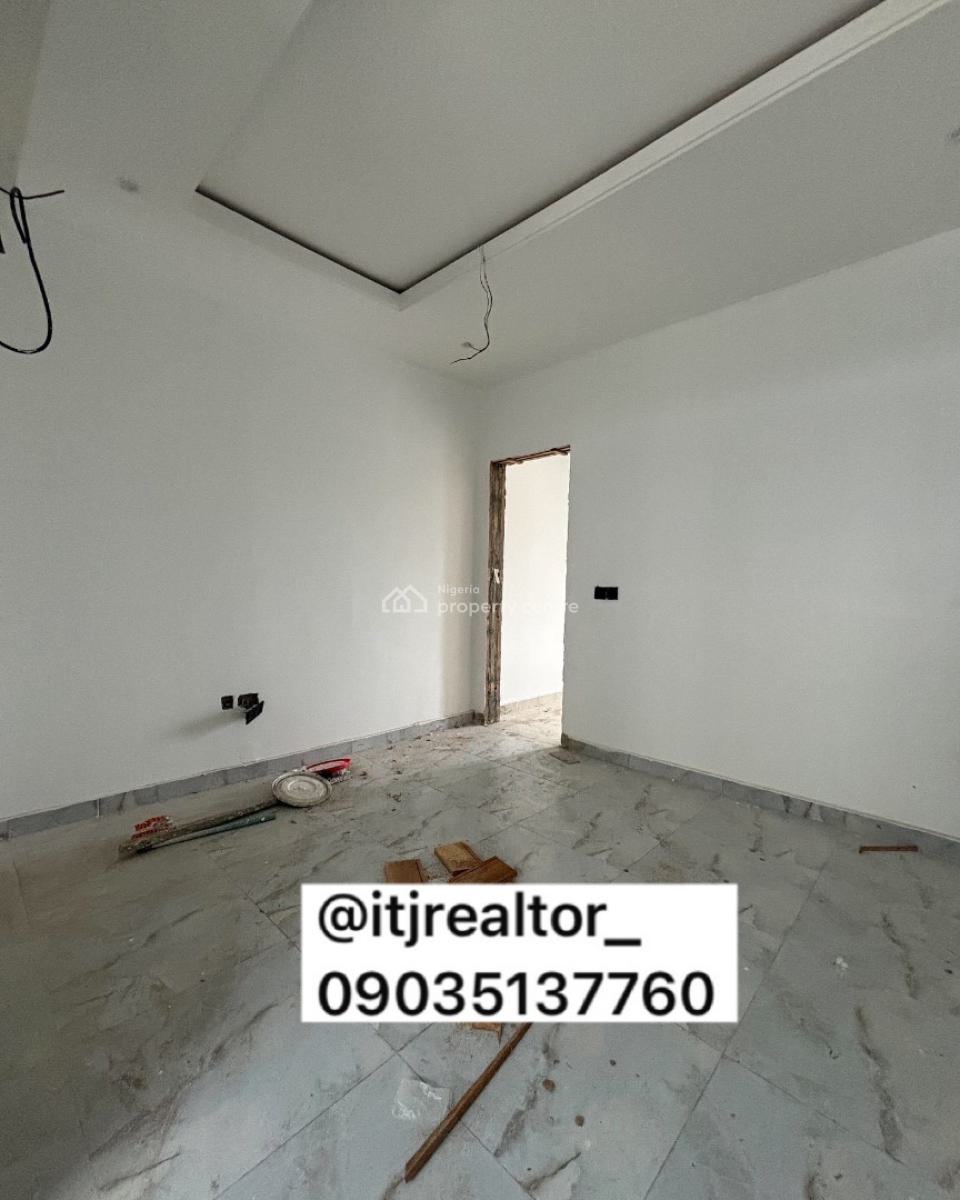 Lovely 2 Bedroom Maisonette with Bq, Lekki Phase 1, Lekki, Lagos, Block of Flats for Sale