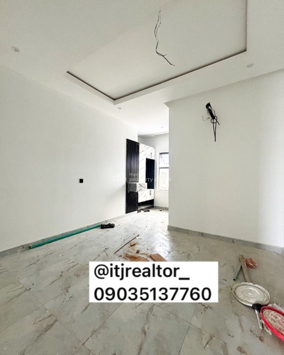 Lovely 2 Bedroom Maisonette with Bq, Lekki Phase 1, Lekki, Lagos, Block of Flats for Sale
