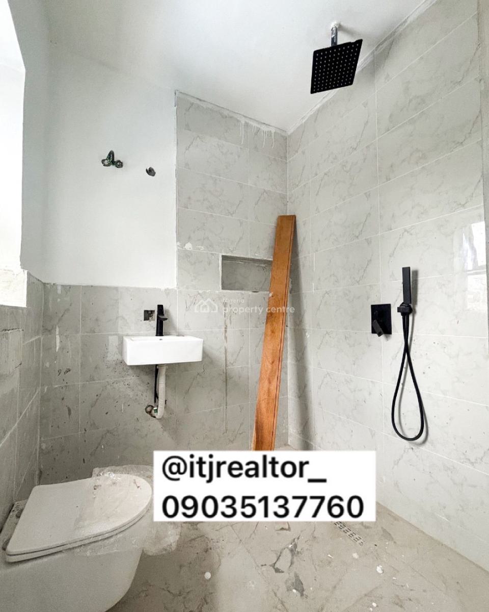 Lovely 2 Bedroom Maisonette with Bq, Lekki Phase 1, Lekki, Lagos, Block of Flats for Sale
