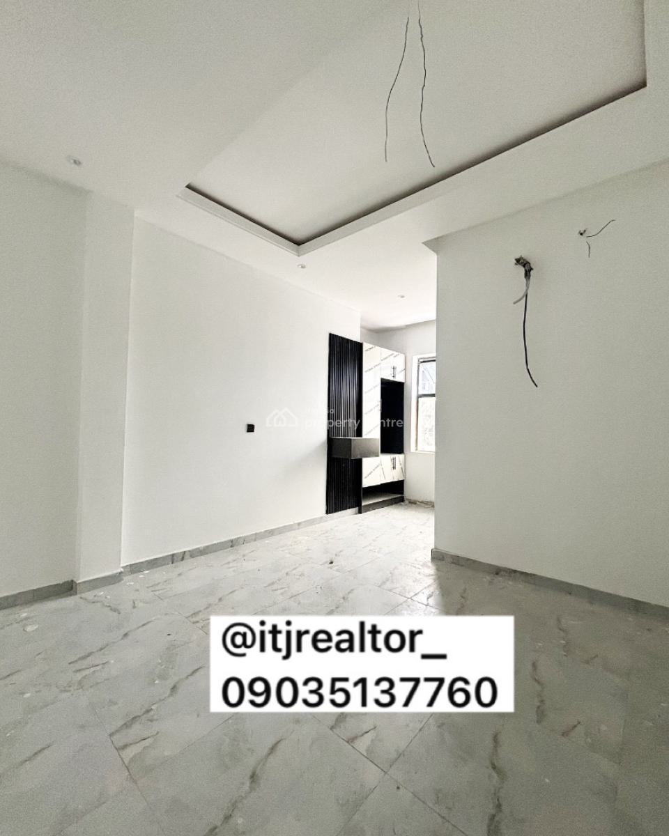 Lovely 2 Bedroom Maisonette with Bq, Lekki Phase 1, Lekki, Lagos, Block of Flats for Sale