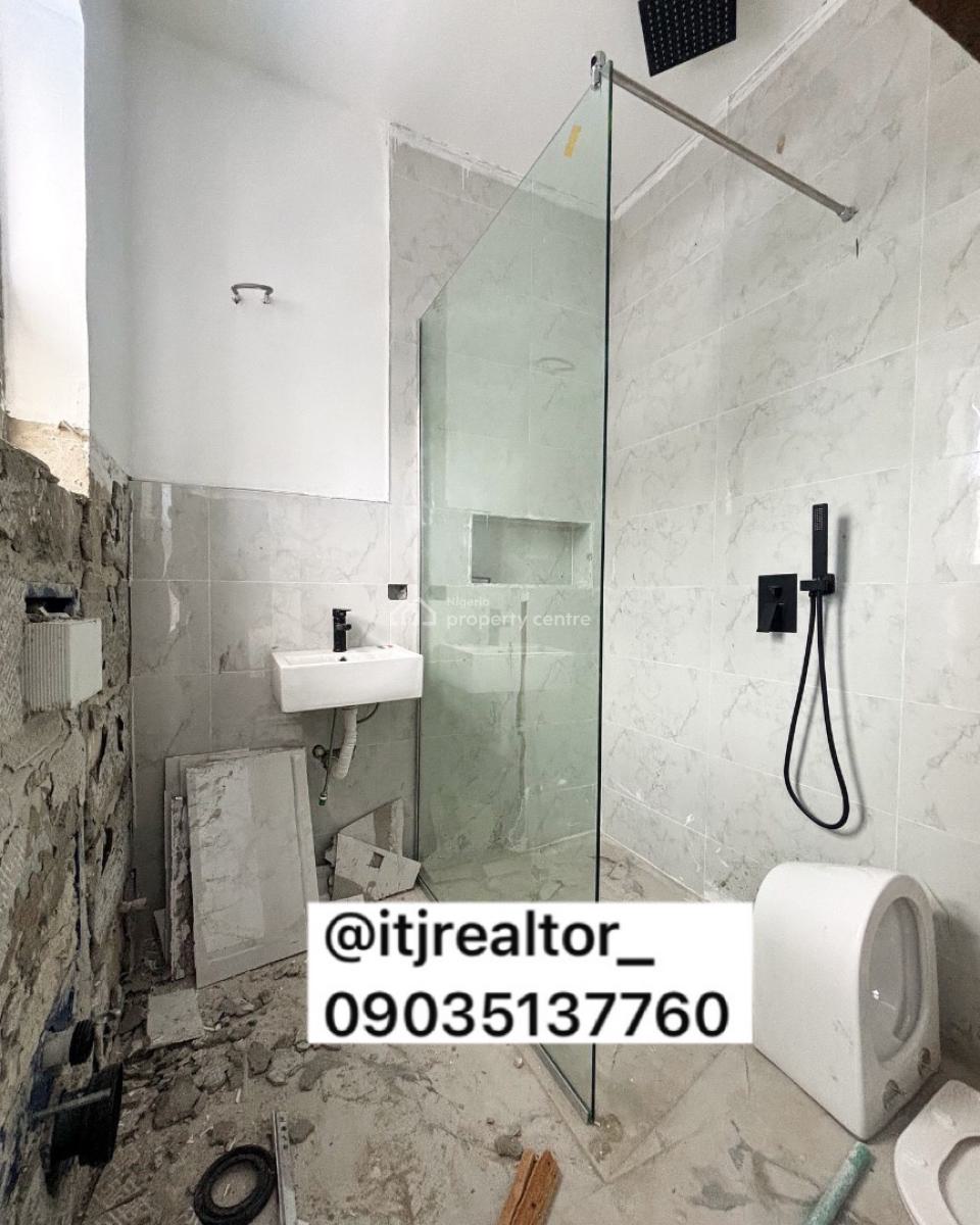 Lovely 2 Bedroom Maisonette with Bq, Lekki Phase 1, Lekki, Lagos, Block of Flats for Sale