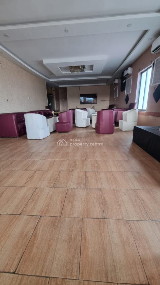 Lounge Space in a Busy and Environment, Lekki County, Lekki, Lagos, Restaurant / Bar for Rent