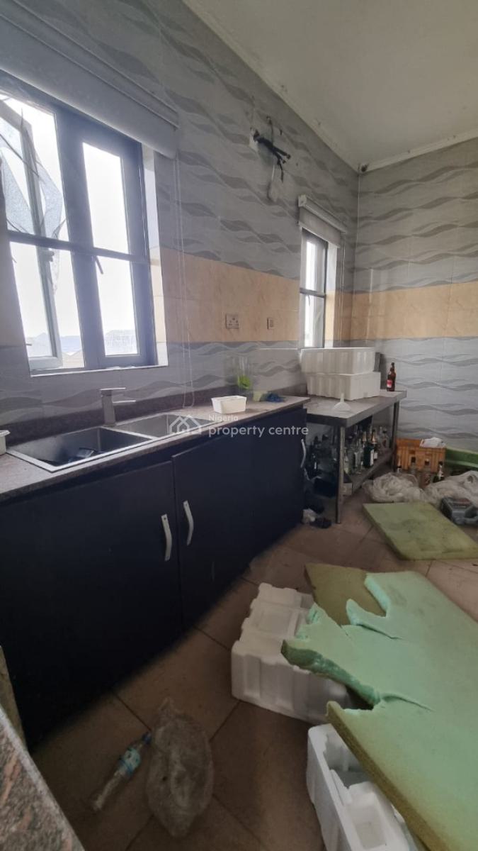 Lounge Space in a Busy and Environment, Lekki County, Lekki, Lagos, Restaurant / Bar for Rent